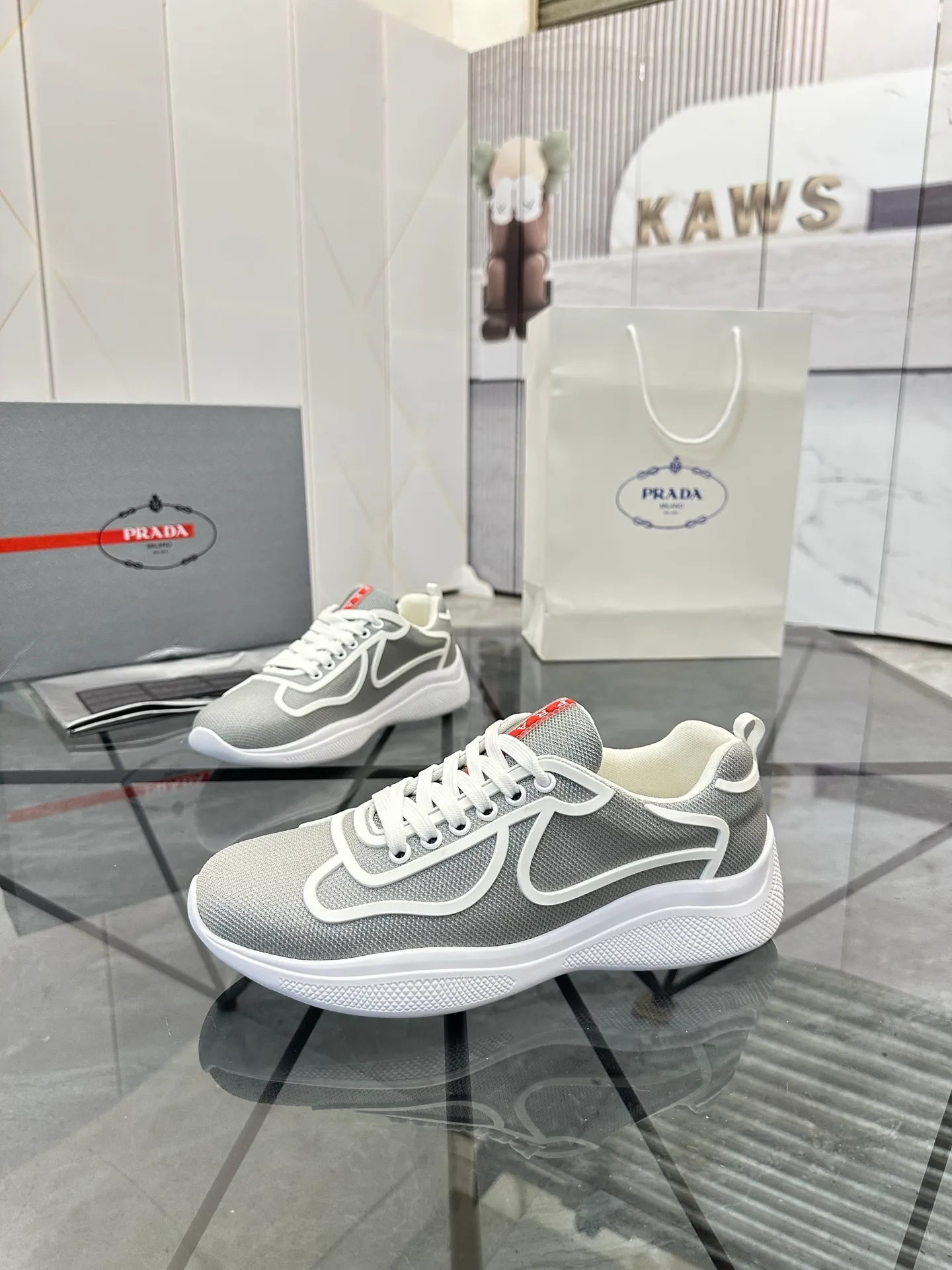 Men's shoes for sale💰: 💰P460¥ High-end top quality Product trademark: Prada * "Prada*" low-top casual shoes Regular size: 38-45 (can be customized to 46) Product materials: imported breathable fly knit upper, breathable lining, cowhide foot pads, original air cushion outsole. No.: 001